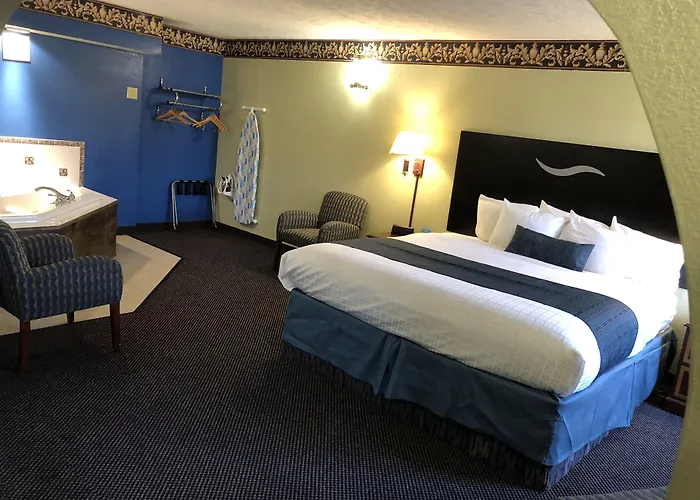 Days Inn & Suites By Wyndham Youngstown / Girard Ohio